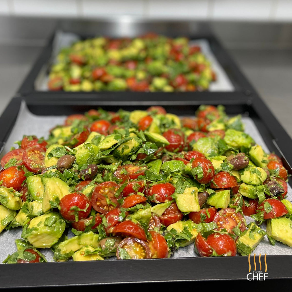 avocado-cherry-tomato-and-black-olives-salad